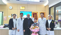 “光明使者，点亮夕阳红”——我院眼科顺利完成白内障超声乳化摘除联合人工晶体植入联合玻璃体腔注药术