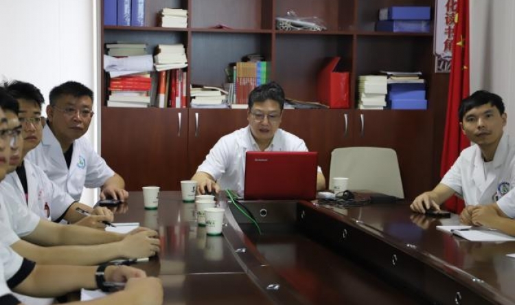 【奋进新征程 建功新时代】 骨科、眼科党支部联合余庆县中医院开展“义诊送上门服务暖人心”主题党日