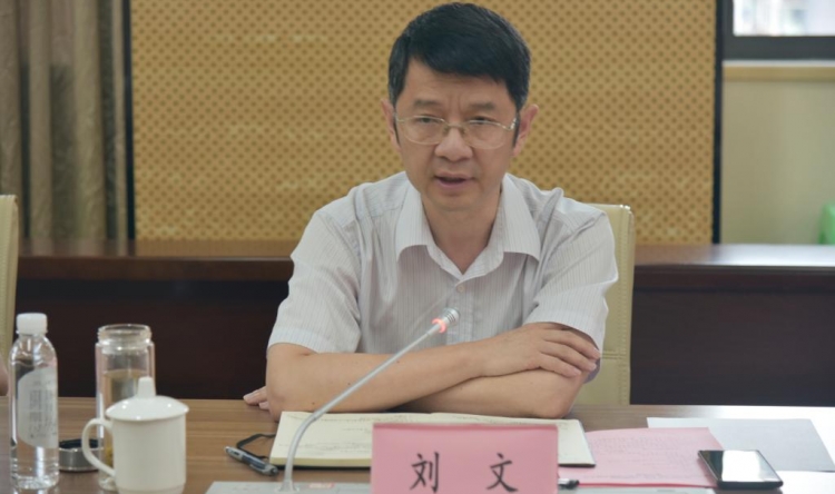 遵义医科大学党委书记刘文列席旁听遵医二附院开展党委理论学习中心组2025年第二季度专题学习研讨会