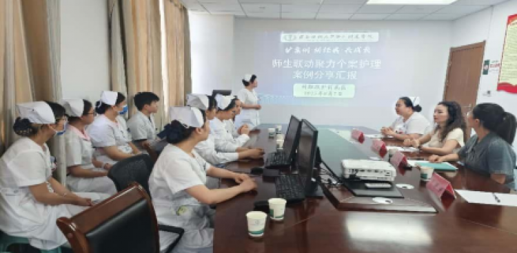 聚焦个案护理，师生携手同行——遵医二附院5A病区肝胆胰外科开展  师生联动聚力个案护理案例汇报教学活动   